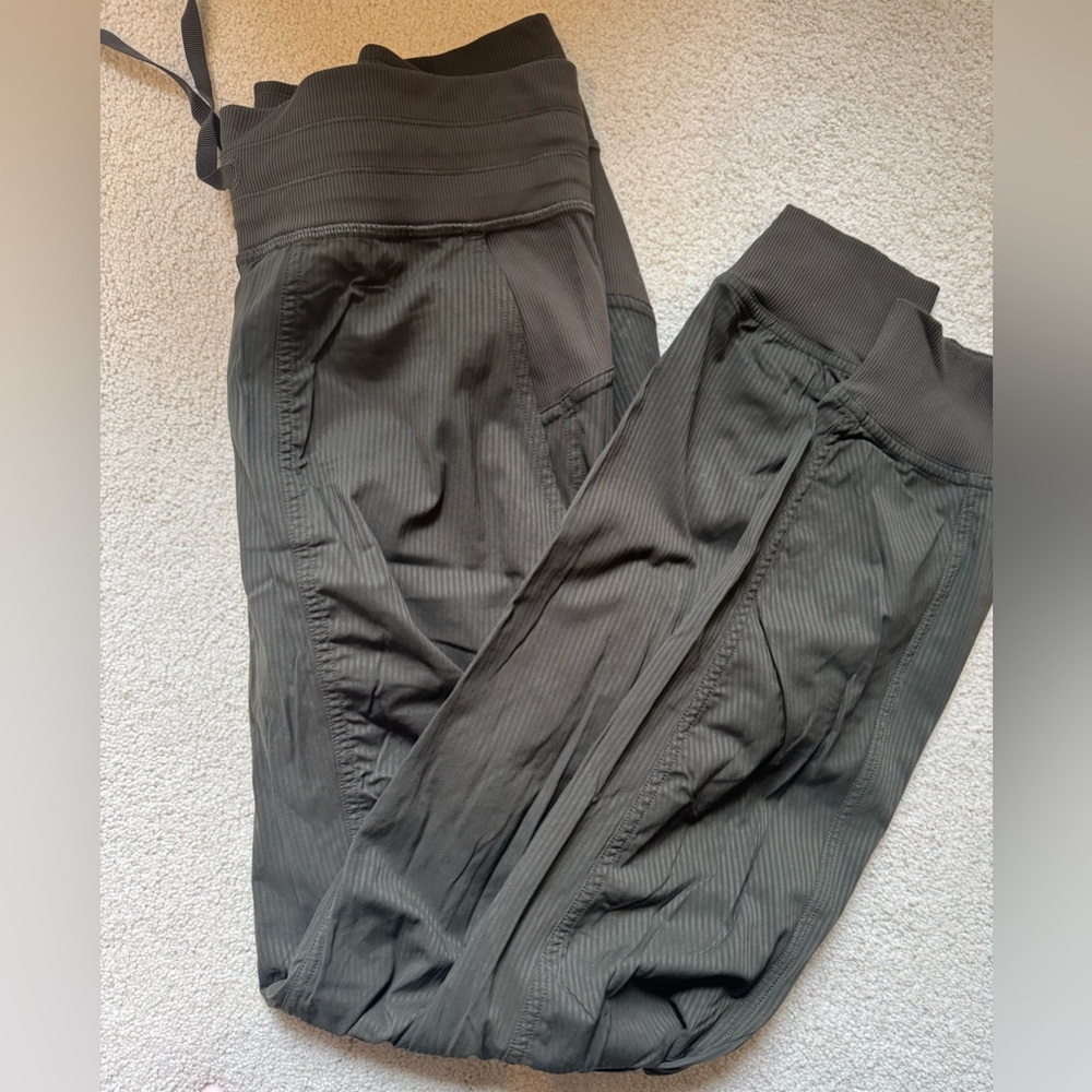 LULULEMON. Green dance studio jogger